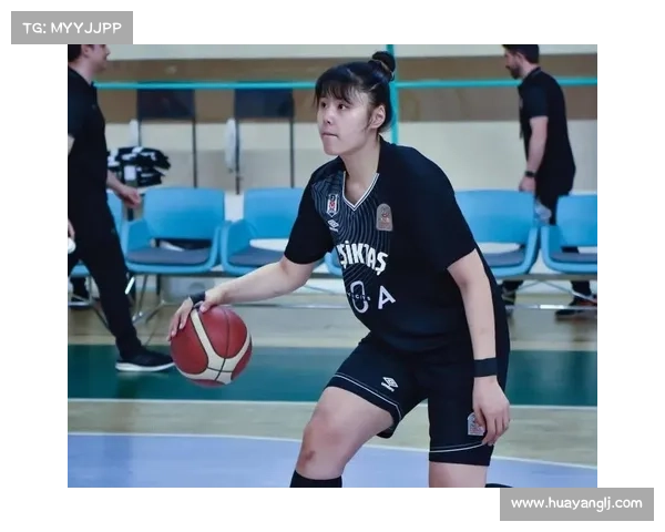 中国女篮友谊赛大胜韩国 李月汝砍下20分15篮板表现抢眼 中国女篮友谊赛大胜韩国 李月汝砍下20分15篮板表现抢眼